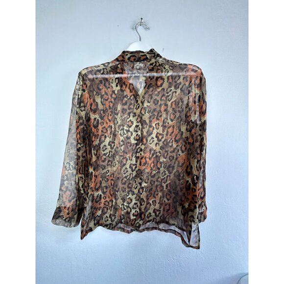 Chico's Women Animal Print 100% Silk Sheer Button-Down Blouse Size 1 Long Sleeve - Picture 2 of 7